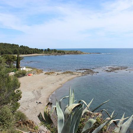A Chic Four-Person Apartment By The Beach At Cap Ras Llanca Exterior photo